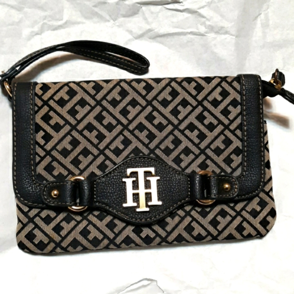 Tommy Hilfiger wristlet